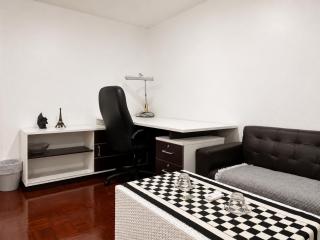 Remote Work Ready 50sqm Work Desk Sleeps 3 - 7