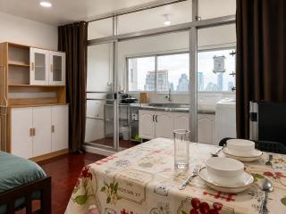 Remote Work Ready 50sqm Work Desk Sleeps 3 - 1