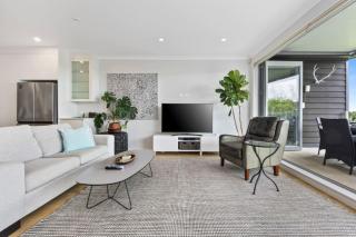 Ocean View Spacious 5BR Retreat for Families - 1