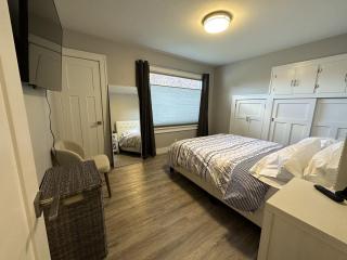 Lux Home, pet friendly,fully fenced - 4
