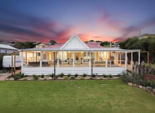 Coastal Clover - Sunsets - Linen - Wifi - Fire pit - Sleeps 8 - 0