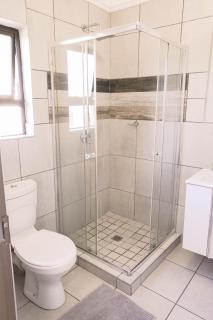 Studio Apartment 1 Skyfall Country Estate - 3
