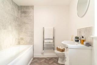 Bright 1 Bed Apartment in Central Wrexham - 5