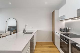 Urban Retreat 2 Bd Apt WiFi AC Parking - 3