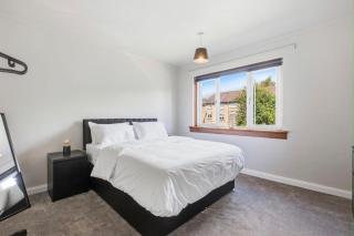 The Milburn-Sleeps6-EnclosedGarden-NearGlasgow - 5