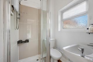 1-Bed Apartment Near Birmingham City Centre - 5