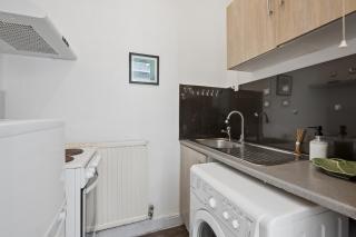 1-Bed Apartment Near Birmingham City Centre - 3