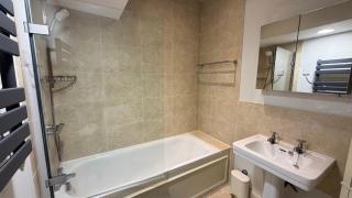 Refined 1BDR Retreat in the Heart of Clapham - 7