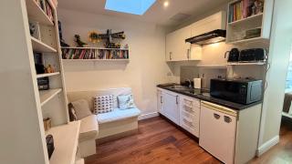 Refined 1BDR Retreat in the Heart of Clapham - 4