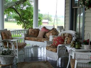 Romantic Room Rental in Lovely Bed and Breakfast near Bellville, Texas - 9