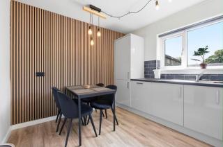 The Milburn-Sleeps6-EnclosedGarden-NearGlasgow - 7