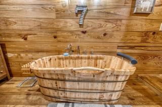 Gorgeous Cabin with Beautiful Fireplace for a Hill Country Retreat near Leaky, Texas - 6