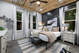 Luxurious Vacation Home with Two-Story Fireplace and Gourmet Kitchen near Broken Bow, Oklahoma - 4