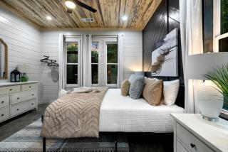 Luxurious Vacation Home with Two-Story Fireplace and Gourmet Kitchen near Broken Bow, Oklahoma - 3