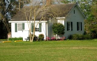 Cozy Vacation Cottage Rental by the Mississippi River in Vacherie, Louisiana - 0