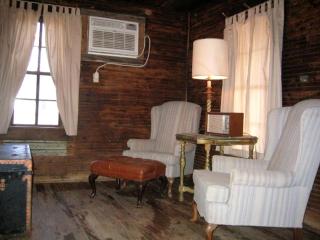 Vintage Riverfront Cabin along the Tallahatchie River in Greenwood, Mississippi - 5