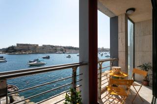 St Angelo Mansions 3BDR flat with Seaview - 9