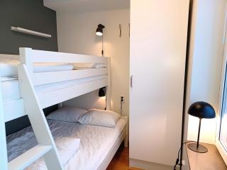 Fresh Central Stay with Lakeview Balcony - 7