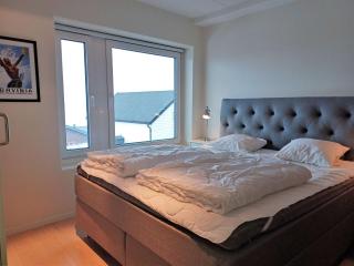 Central Duplex with Sauna & Lake Views - 7