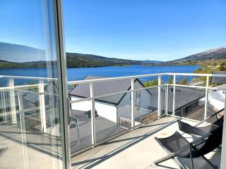 Central Duplex with Sauna & Lake Views - 9