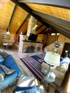 Gorgeous Cabin Rental with a Fabulous Deck for a Getaway in California - 9