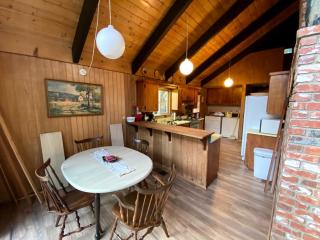 Gorgeous Cabin Rental with a Fabulous Deck for a Getaway in California - 7