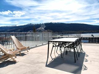 Central Stay with Lake View & Sauna - 2