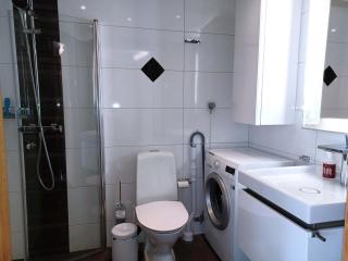 Central 2BR with Sauna & Balcony - 5
