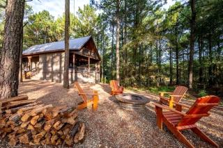Secluded Cabin Perfect for Couples & Families with Hot Tub & Stone Fireplace in Broken Bow, Oklahoma - 5