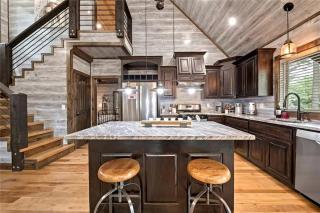 Secluded Cabin Perfect for Couples & Families with Hot Tub & Stone Fireplace in Broken Bow, Oklahoma - 1
