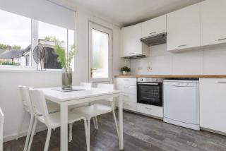 Spacious Home in Nottingham by Renzo Ideal for Contractors Sleeps 8 - 4