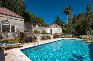 Stunning Retreat with Pool Near Beach - Porters Villa - 0