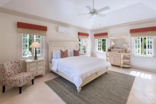 Stunning Retreat with Pool Near Beach - Porters Villa - 2