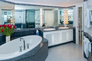 Beachfront 1-Bed with Spa Pool - Reeds House 9 - 5