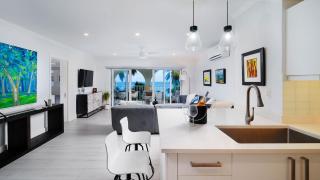 Modern Beachfront Condo with Pool - Sapphire Beach 213 - 5