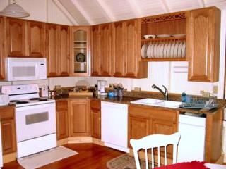 Waterfront Vacation Rental Perfect for Groups on Lake Placid in New York - 8