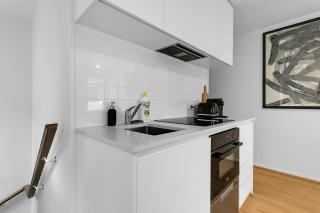Richmond Escape 5BR 3Bath Walk to Mcg & Rod Laver - 1