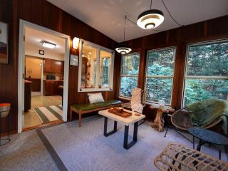 Luxurious Vintage-Inspired Cottage with Sauna for a Fantastic Family Retreat near Madison, Ohio - 2