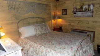 Bed and Breakfast Guest Cottage for Two near Bellville, Texas - 7