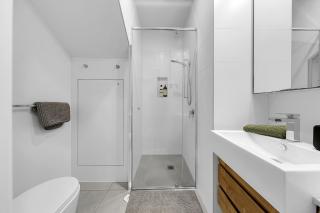 Richmond Escape 5BR 3Bath Walk to Mcg & Rod Laver - 2