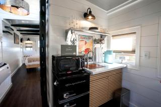 Gorgeous Historic Caboose for a Unique Getaway in Fredericktown, Missouri - 7