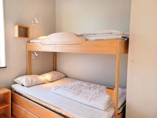 Lakeview 4BR with Sauna & EV Parking - 7
