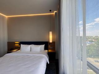 West Plaza Hotel - 4