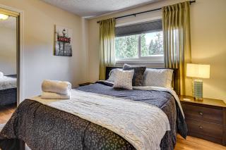 6 Mi to Downtown Vancouver: Peaceful Unit w/ Deck - 7