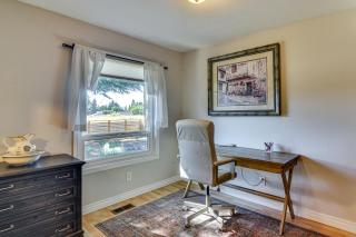 6 Mi to Downtown Vancouver: Peaceful Unit w/ Deck - 5