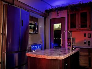 Luxury Fifth Wheel with Lakeside Views near Sam Houston National Forest, Willis, Texas - 3
