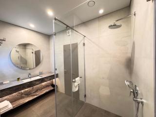 West Plaza Hotel - 9