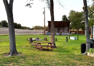 Comfortable Vacation Cottage Rental for Two Guests in Russell County, Kansas - 4