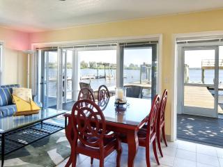 Waterfront Cottage Rental with a Heated Pool on the Indian River in Florida - 8