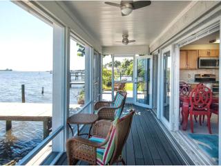 Waterfront Cottage Rental with a Heated Pool on the Indian River in Florida - 2